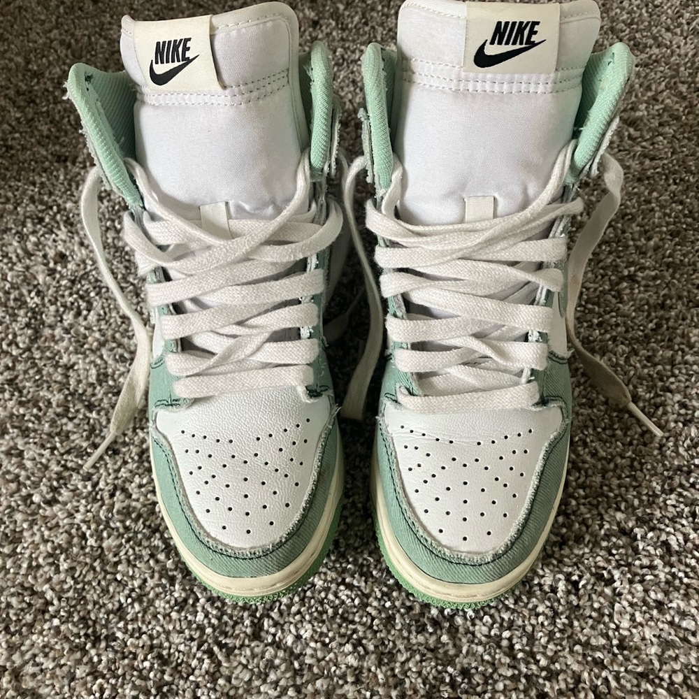 Nike High-Top Sneakers in White and Mint Green